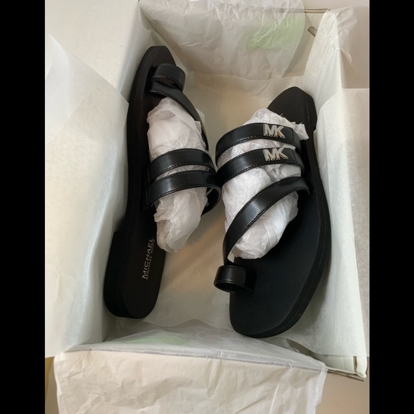 MICHAEL KORS Black Toe Ring Sandals 6 New In Box - Picture 7 of 8